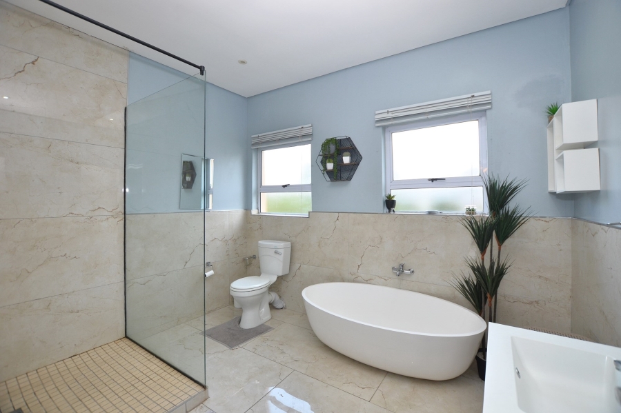 2 Bedroom Property for Sale in Kenridge Western Cape